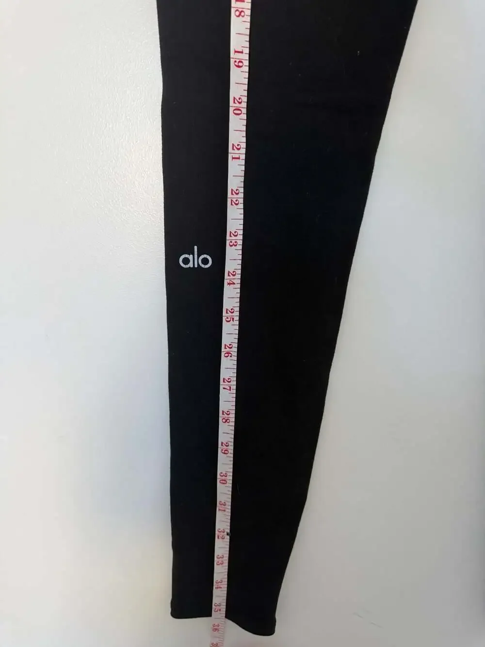 Alo Yoga High-Waist Airbrush Legging in Black